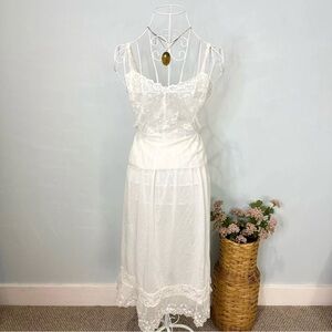 Wacoal Vintage 1960’s Lace Embroidered Slip and Matching Cami Set Size Medium